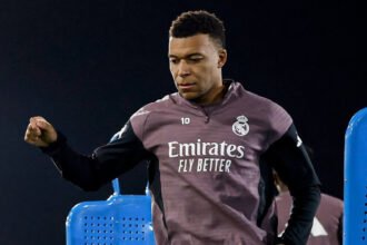 Real Madrid kembali diuji saat menjamu Levante di La Liga tanpa kepastian tampilnya Kylian Mbappe.