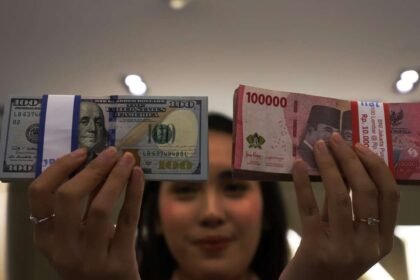 Gejolak Global Bayangi Pasar RI, Rupiah Melemah dan IHSG Fluktuatif