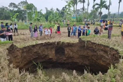 BRIN Peringatkan Ancaman Sinkhole, Ini Daftar Wilayah Berpotensi Terjadi Lubang Amblas