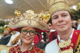 Suami Wamendiktisaintek Stella Christie Alami Kecelakaan Ski Parah di AS