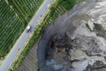 Penampakan Lubang Longsor Raksasa di Aceh, Jalan Penghubung Dua Kabupaten Terancam Putus