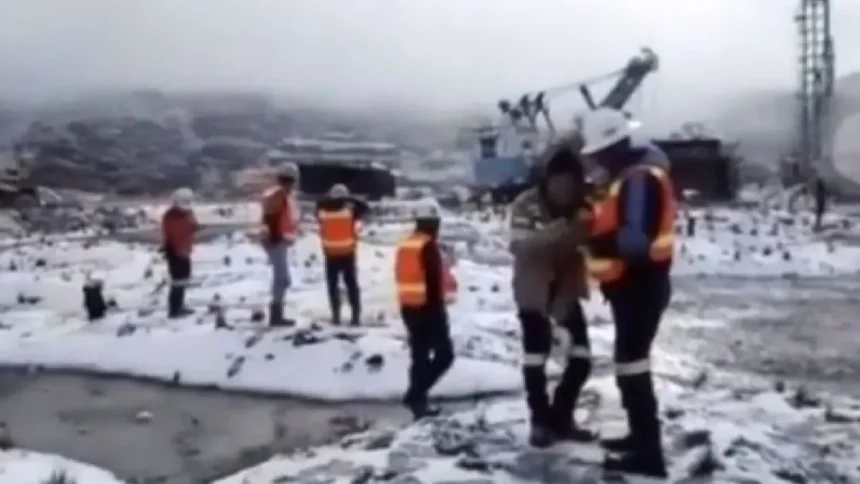 Salju Turun di Grasberg Mimika, BMKG Ungkap Penyebab Fenomena Langka Ini