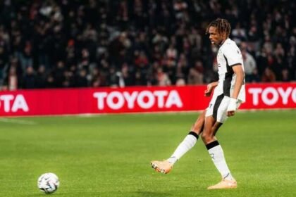 Jeremy Jacquet resmi digaet Liverpool dari Rennes dengan nilai transfer mencengangkan, memperkuat lini belakang The Reds untuk musim 2026/27.