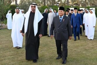 Presiden Prabowo Subianto bertemu Presiden MBZ di Qasr Al Bahr, Abu Dhabi, membahas penguatan investasi dan kemitraan strategis Indonesia–UEA menjelang 50 tahun hubungan diplomatik.