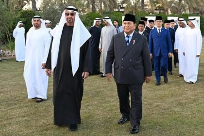 Presiden Prabowo Subianto bertemu Presiden MBZ di Qasr Al Bahr, Abu Dhabi, membahas penguatan investasi dan kemitraan strategis Indonesia–UEA menjelang 50 tahun hubungan diplomatik.