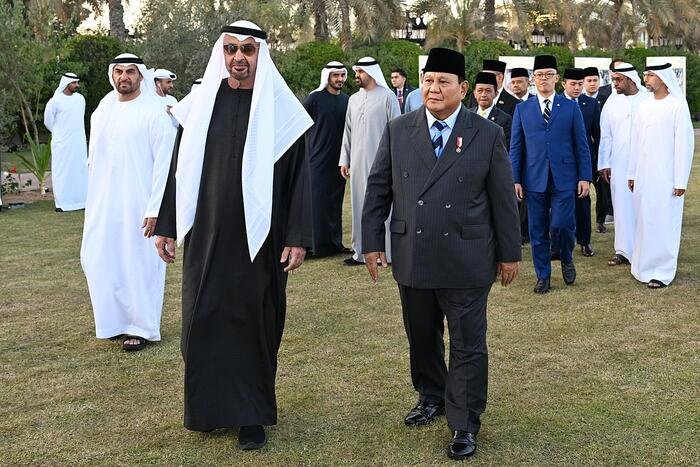 Presiden Prabowo Subianto bertemu Presiden MBZ di Qasr Al Bahr, Abu Dhabi, membahas penguatan investasi dan kemitraan strategis Indonesia–UEA menjelang 50 tahun hubungan diplomatik.