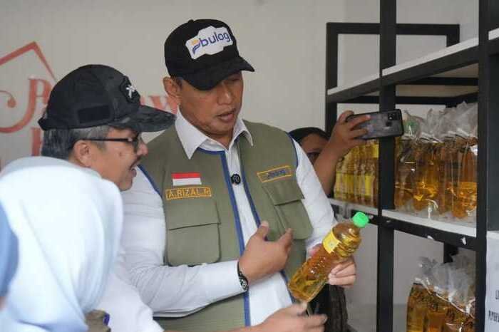 Dirut BULOG Sidak Tiga Pasar di Semarang, Pastikan Harga dan Pasokan Pangan Aman 3 Dirut BULOG Sidak Tiga Pasar di Semarang, Pastikan Harga dan Pasokan Pangan Aman