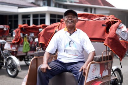 Becak listrik bantuan Presiden Prabowo Subianto siap digunakan penarik becak lansia di Pacitan.