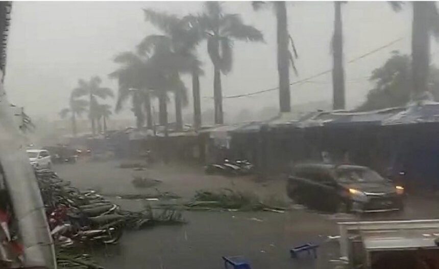 Cuaca Ekstrem Masih Mengguyur, BMKG Ingatkan Risiko Banjir dan Longsor