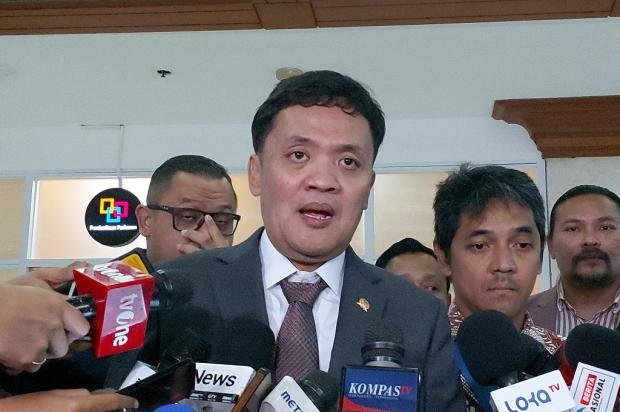 DPR Sesalkan Guru Honorer Ditahan karena Rangkap Jabatan