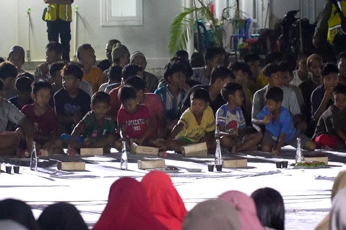 Kisah Sahur Mengharukan di Huntara Aceh Tamiang Bersama Menteri PU 3 Kisah Sahur Mengharukan di Huntara Aceh Tamiang Bersama Menteri PU