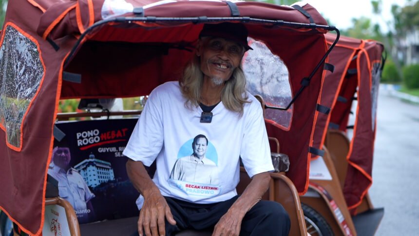 Kisah Penarik Becak Listrik yang Tak Ingin Takluk oleh Ojek Online