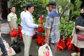 Gerindra Tandai HUT ke-18 dengan Pembagian Bibit Buah
