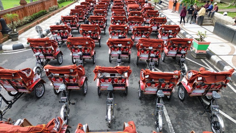 Becak Listrik Prabowo Jadi Nafas Baru Pembecak Lansia Nganjuk di Tengah Rabun dan Nyeri Sendi 2 Becak Listrik Prabowo Jadi Nafas Baru Pembecak Lansia Nganjuk di Tengah Rabun dan Nyeri Sendi