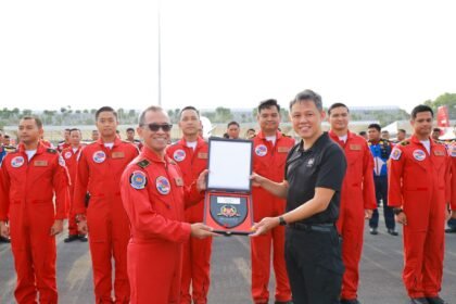 Menhan Singapura Apresiasi Kontribusi Jupiter Aerobatic Team TNI AU di Singapore Airshow 2026
