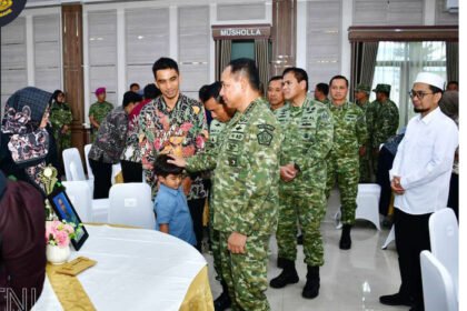Panglima TNI Jenderal Agus Subiyanto menegaskan komitmen untuk mengawal masa depan keluarga prajurit Marinir yang gugur di Bandung Barat, dengan memastikan pendidikan dan kesejahteraan mereka menjadi prioritas negara.