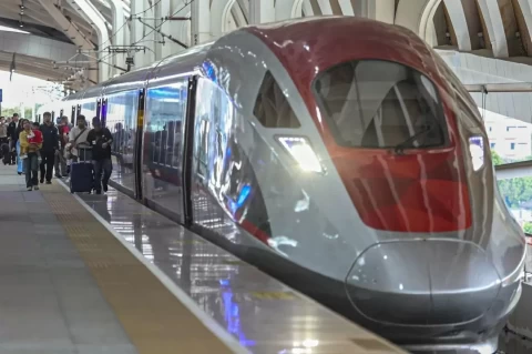 Kerugian Rp4 Triliun Proyek Kereta Cepat Whoosh Dorong Evaluasi Tata Kelola dan Pembiayaan