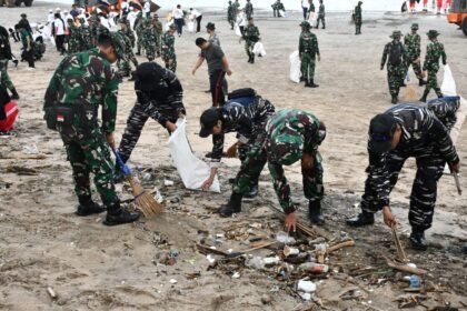 Gerakan Indonesia ASRI Digelar Serentak, TNI/ Polri Bersihkan Kali, Pantai, hingga Kawasan Wisata
