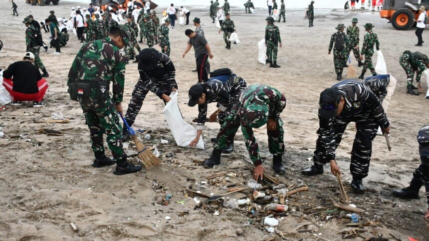 Gerakan Indonesia ASRI Digelar Serentak, TNI/ Polri Bersihkan Kali, Pantai, hingga Kawasan Wisata