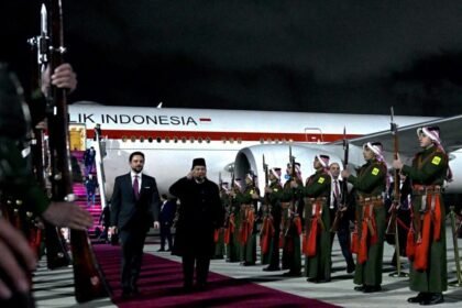 Presiden Prabowo Tiba di Amman, Disambut Putra Mahkota Yordania dan Pengawalan F-16