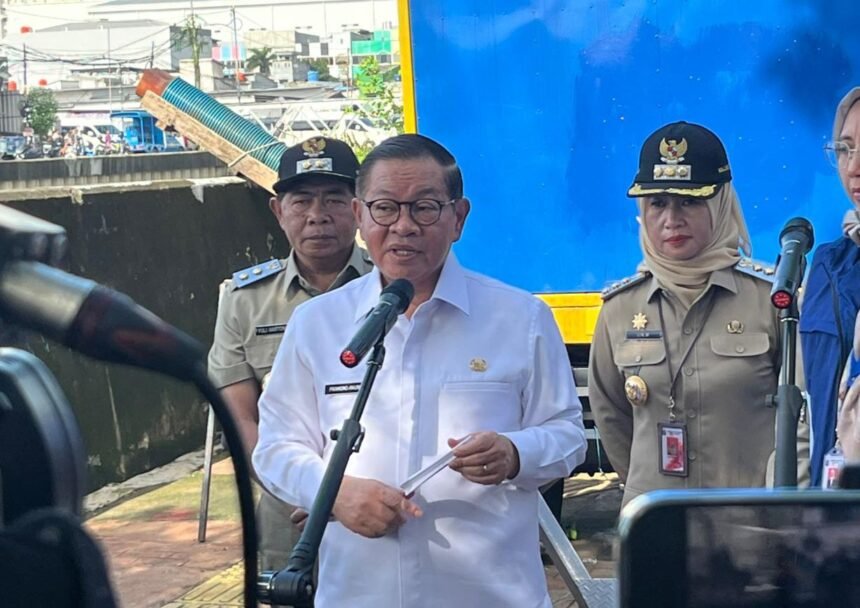 Pramono Larang Atribut Politik di Jembatan dan Flyover