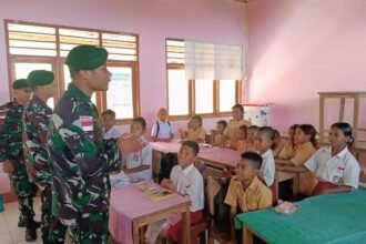 Satgas Pamtas Yonarhanud 2 Kostrad Berbagi Makanan Bergizi, Ciptakan Senyum Sehat Anak SD di Perbatasan TTU