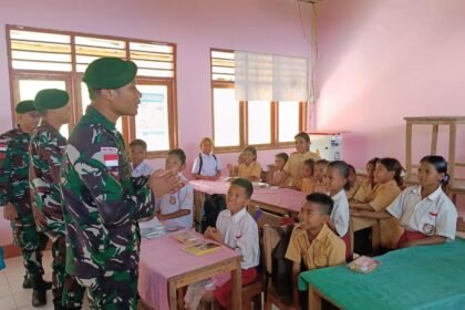 Satgas Pamtas Yonarhanud 2 Kostrad Berbagi Makanan Bergizi, Ciptakan Senyum Sehat Anak SD di Perbatasan TTU