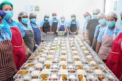 Babah Alun menilai Program Makan Bergizi Gratis justru memperluas lapangan kerja dan menggerakkan UMKM daerah.