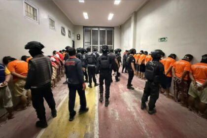 Hampir 2.000 warga binaan kategori high risk telah dipindahkan ke Nusakambangan untuk memperkuat pembinaan dan sistem keamanan lapas.