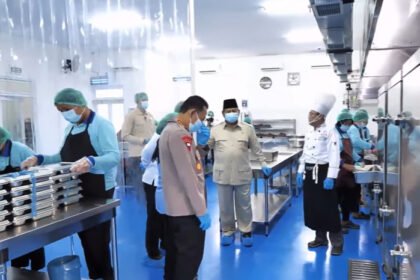 Prabowo pastikan defisit APBN tetap di level aman meski program Makan Bergizi Gratis gencar dijalankan.