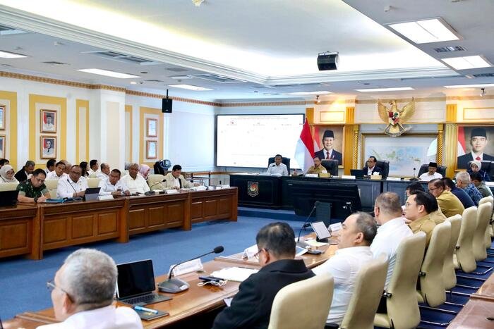 Pemerintah tancap gas percepat validasi data bantuan untuk penyintas bencana di Sumatra. Tito Karnavian pastikan bantuan sampai tepat waktu agar warga bisa tenang sambut Ramadan.