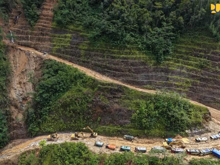 Kementerian PU Kerahkan 57 Alat Berat untuk Percepat Pemulihan Akses Ruas Trans Papua Jayapura–Wamena