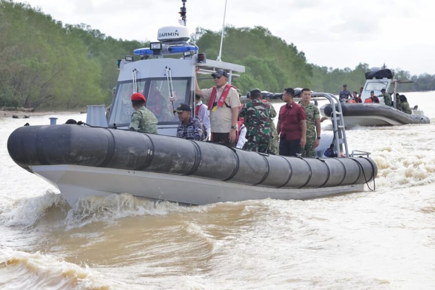 Menhan Sjafrie Tinjau Pengerukan Muara Kuala Penaga di Aceh Tamiang