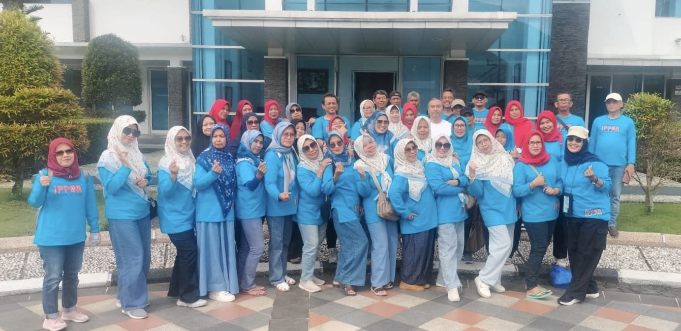 Alumni SD Pondok Cina 1 Santuni Puluhan Yatim dan Guru Pensiunan Jelang Ramadan 2 Alumni SD Pondok Cina 1 Santuni Puluhan Yatim dan Guru Pensiunan Jelang Ramadan