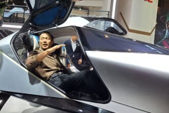 Momen Menko AHY Terpukau "Jajal" Mobil Terbang di IIMS 2026