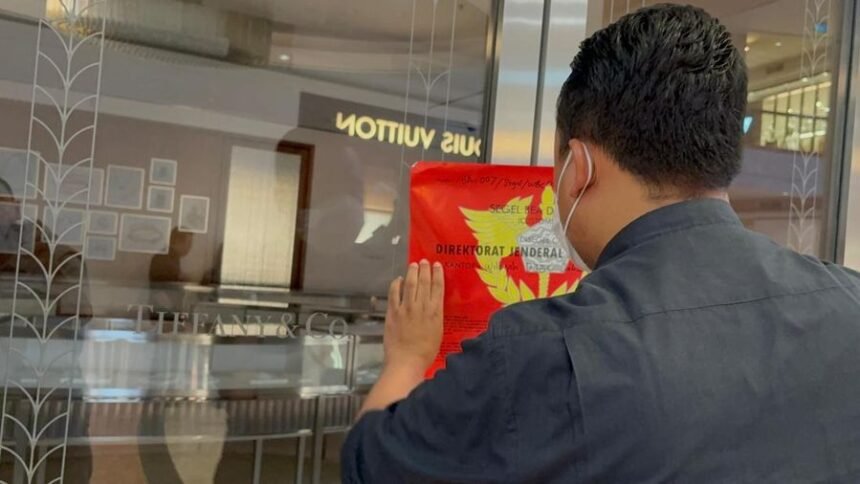 Diduga Tak Laporkan Impor Perhiasan Mewah, Tiga Toko Emas Tiffany & Co Disegel