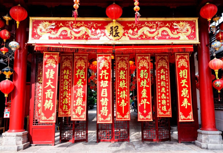 Ingin Foto-Foto di Klenteng Saat Imlek? Pastikan Kamu Tahu 5 Etika Penting Ini