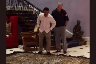 Dunia Muslim Geger, Kain Serupa Kiswah Jadi Karpet Lantai di Rumah Epstein