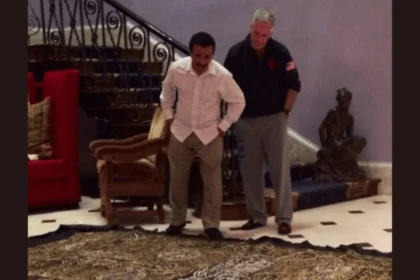 Dunia Muslim Geger, Kain Serupa Kiswah Jadi Karpet Lantai di Rumah Epstein