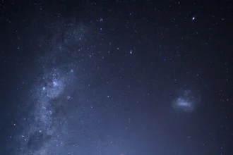 Hanya Pakai HP! Fotografer Bulgaria Tangkap Megahnya Bima Sakti di Atas Gurun Atacama