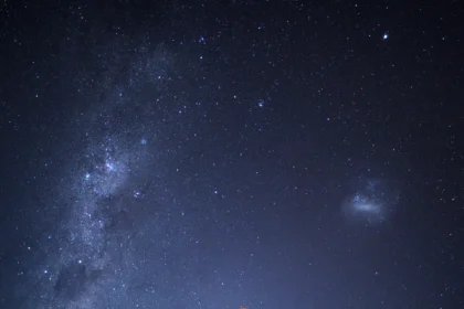 Hanya Pakai HP! Fotografer Bulgaria Tangkap Megahnya Bima Sakti di Atas Gurun Atacama