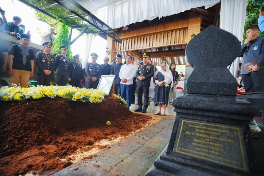 Tinggalkan Wasiat Moral, Kapolri Antar Eyang Meri ke Peristirahatan Terakhir