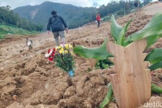 20 Jasad Masih Tertimbun, Lokasi Longsor Desa Pasirlangu Malah Jadi Tempat Ngonten
