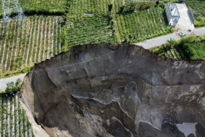 Misteri Lubang Raksasa Terpecahkan: Bukan Sinkhole, Tapi Ngarai yang Sedang Terbentuk