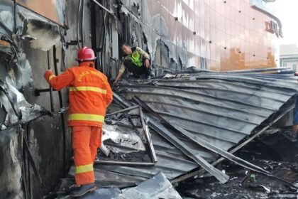 Diduga Akibat Pengelasan Logo, Area Reklame Mal Ciputra Cibubur Hangus Dilalap Api