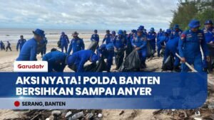 ANYER JADI KINCLONG! Ditpolairud Polda Banten Sikat Habis Sampah di Pantai Bandulu