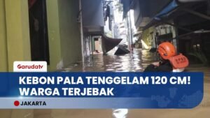 Jakarta Siaga! Kebon Pala Terendam Banjir 1,2 Meter, Polisi Terjunkan Perahu Karet Evakuasi Warga!