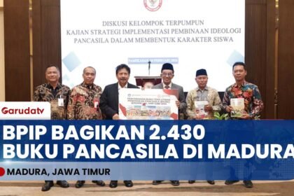 BENTUK KARAKTER SISWA! BPIP Perkuat Ideologi Pancasila di Pamekasan & Bagikan Ribuan Buku Teks Utama