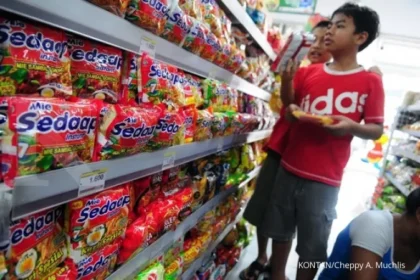 Badai Jelang Lebaran: 400 Buruh Mie Sedaap Dirumahkan, DPR "Pasang Badan" Cegah PHK Massal