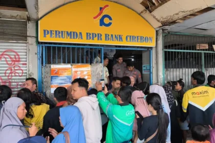 OJK Cabut Izin BPR Bank Cirebon Karena Fraud, Bagaimana Nasib Tabungan Anak Sekolah?